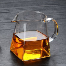Load image into Gallery viewer, Heat Resisting Clear Glass Tea Pitcher with Handle