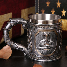 Load image into Gallery viewer, Skull Hold Sword Knights Medieval Beer Mug